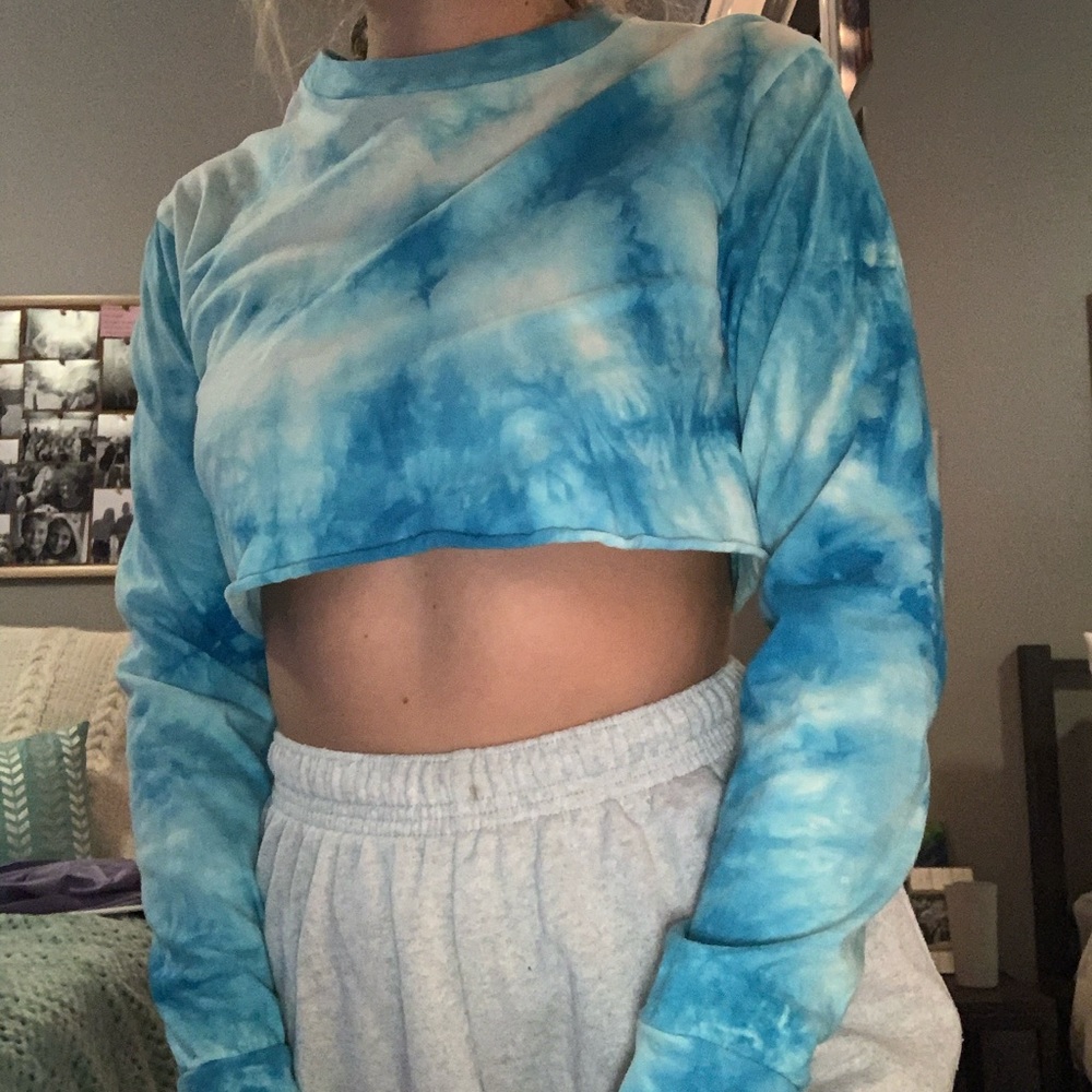 Long Sleeve Teal Tye Dye Crop Top
